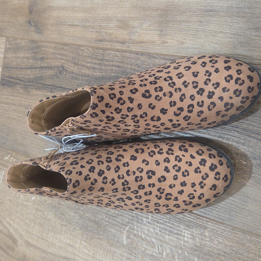 Cat & Jack Tan Leopard Print Boots - Picture 2 of 9
